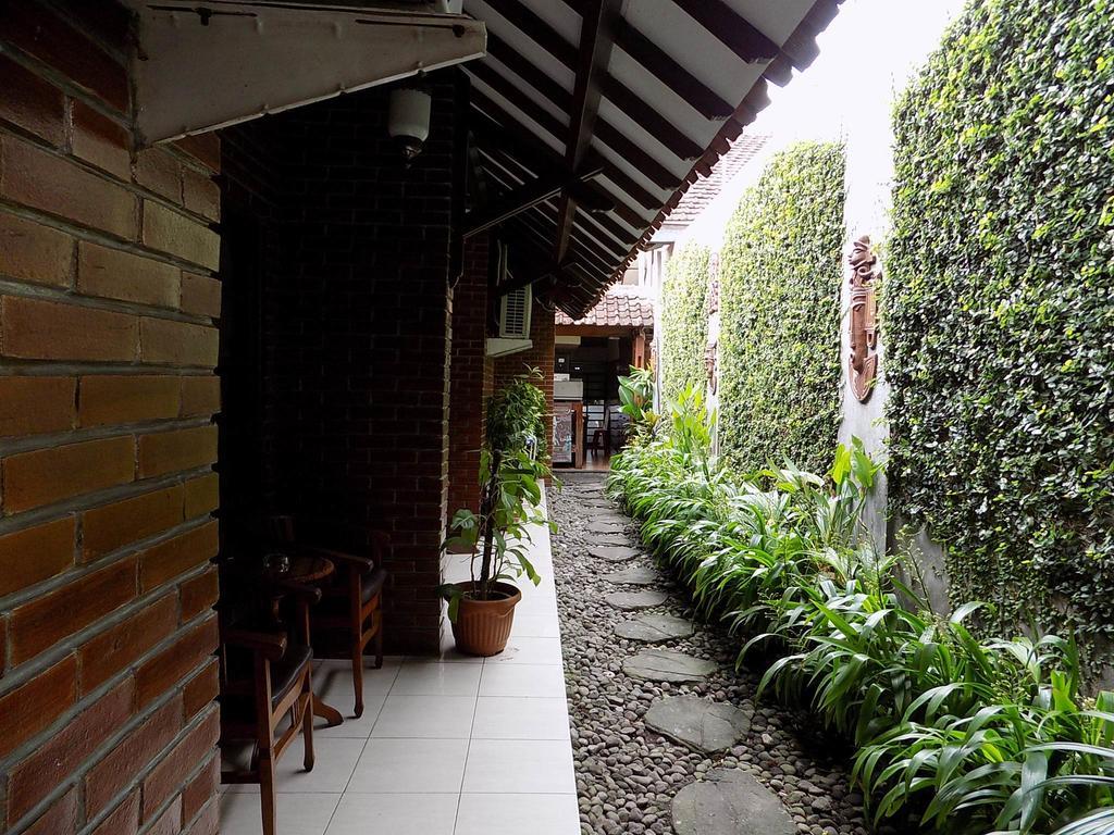 Delta Homestay Джокьякарта Экстерьер фото