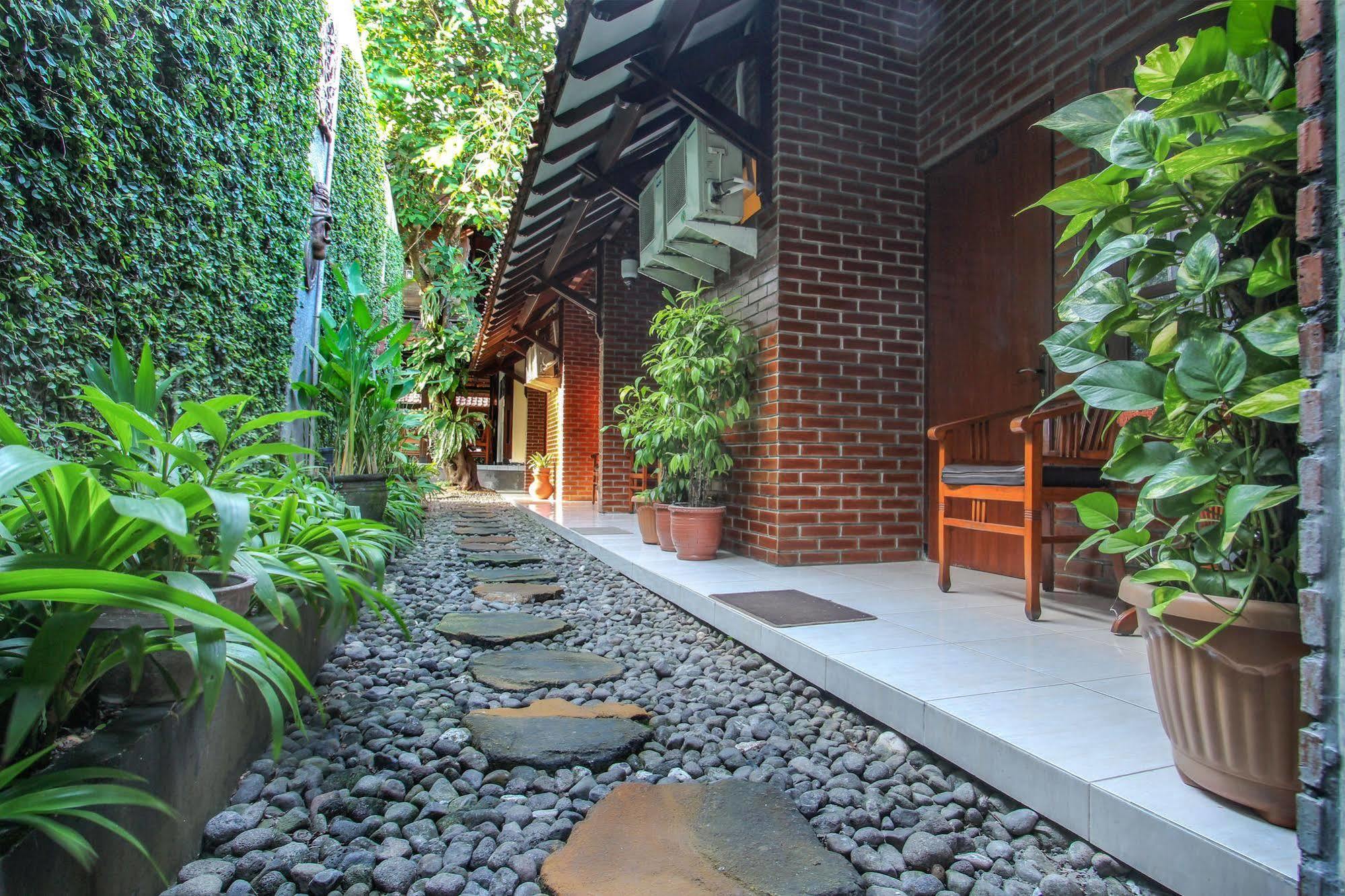 Delta Homestay Джокьякарта Экстерьер фото