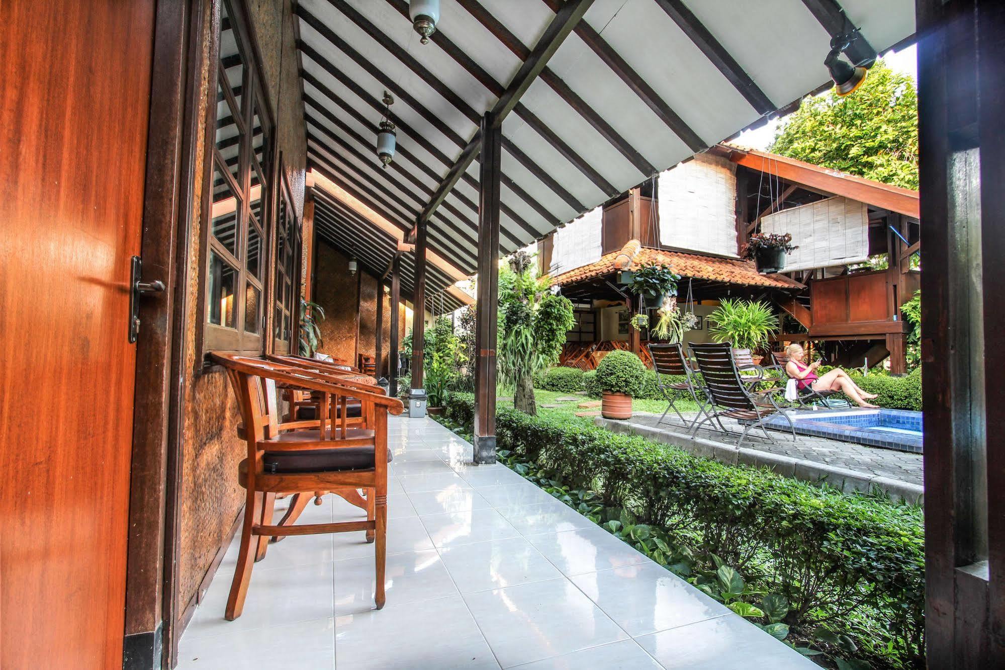 Delta Homestay Джокьякарта Экстерьер фото