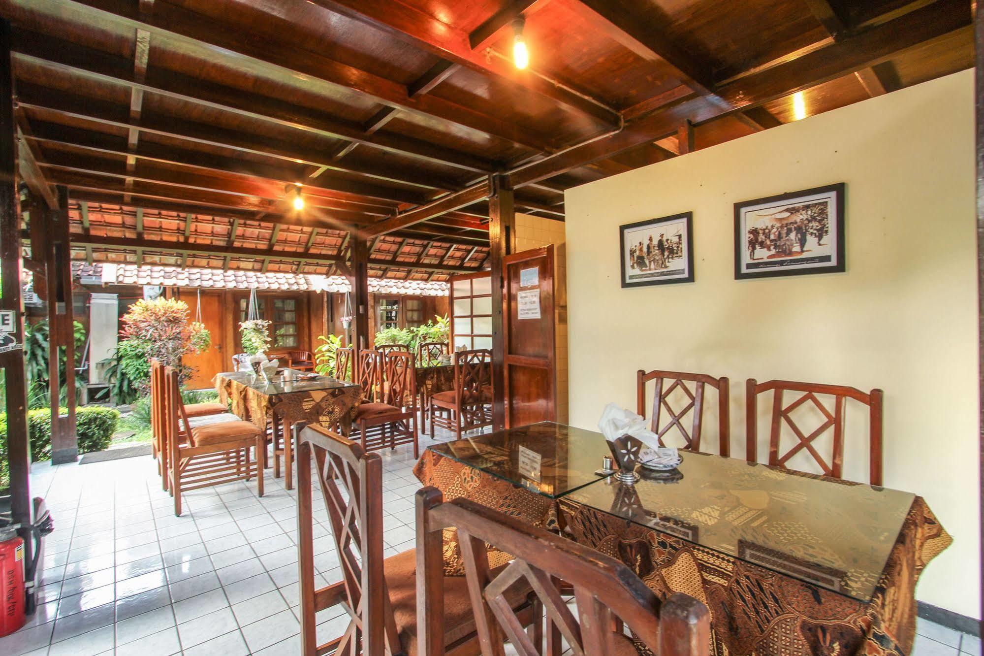Delta Homestay Джокьякарта Экстерьер фото