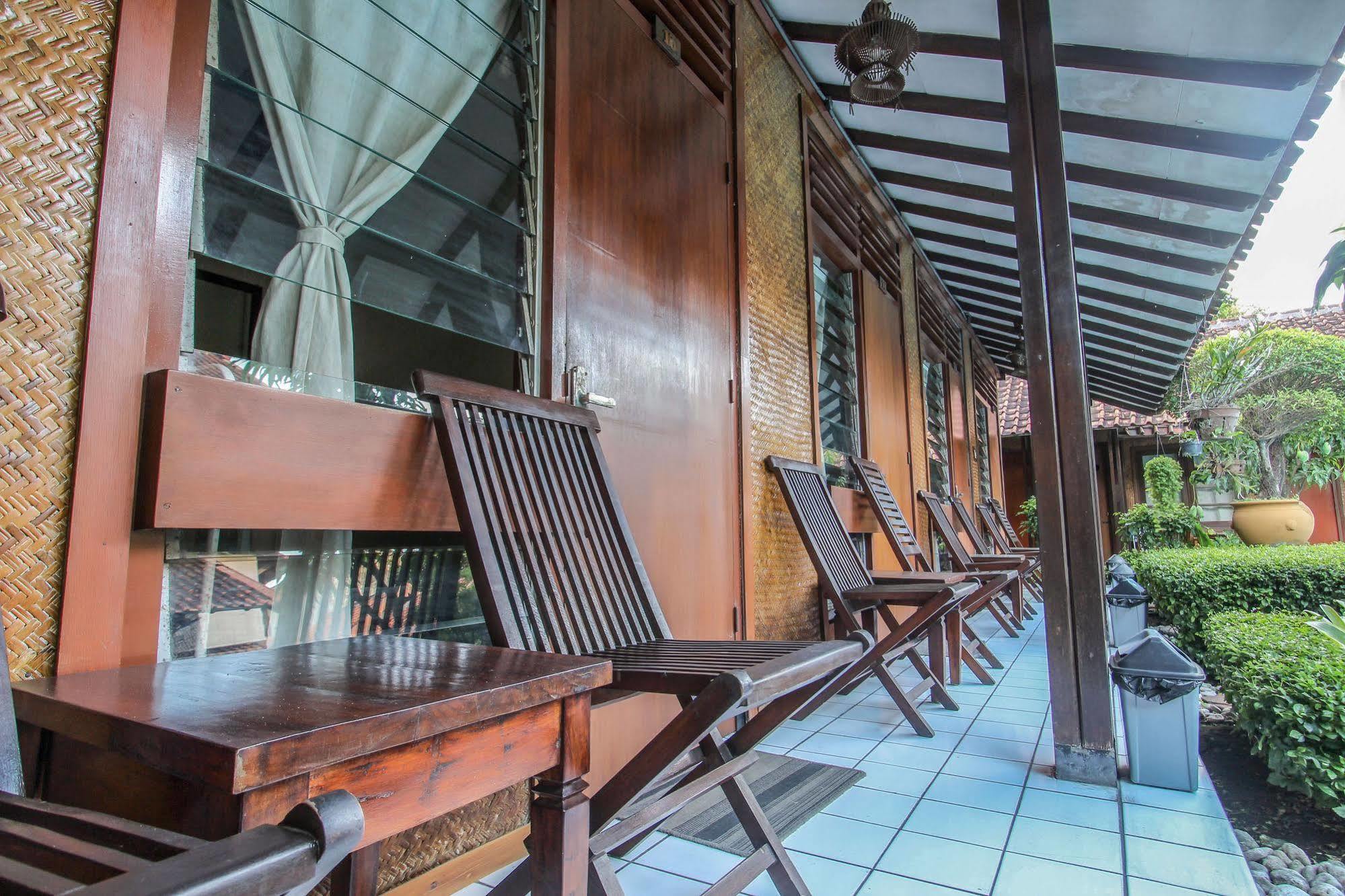 Delta Homestay Джокьякарта Экстерьер фото
